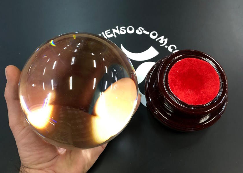 Bola de Cristal 12 cm Aprox con Base